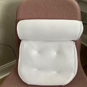 Neck pillow for bath
